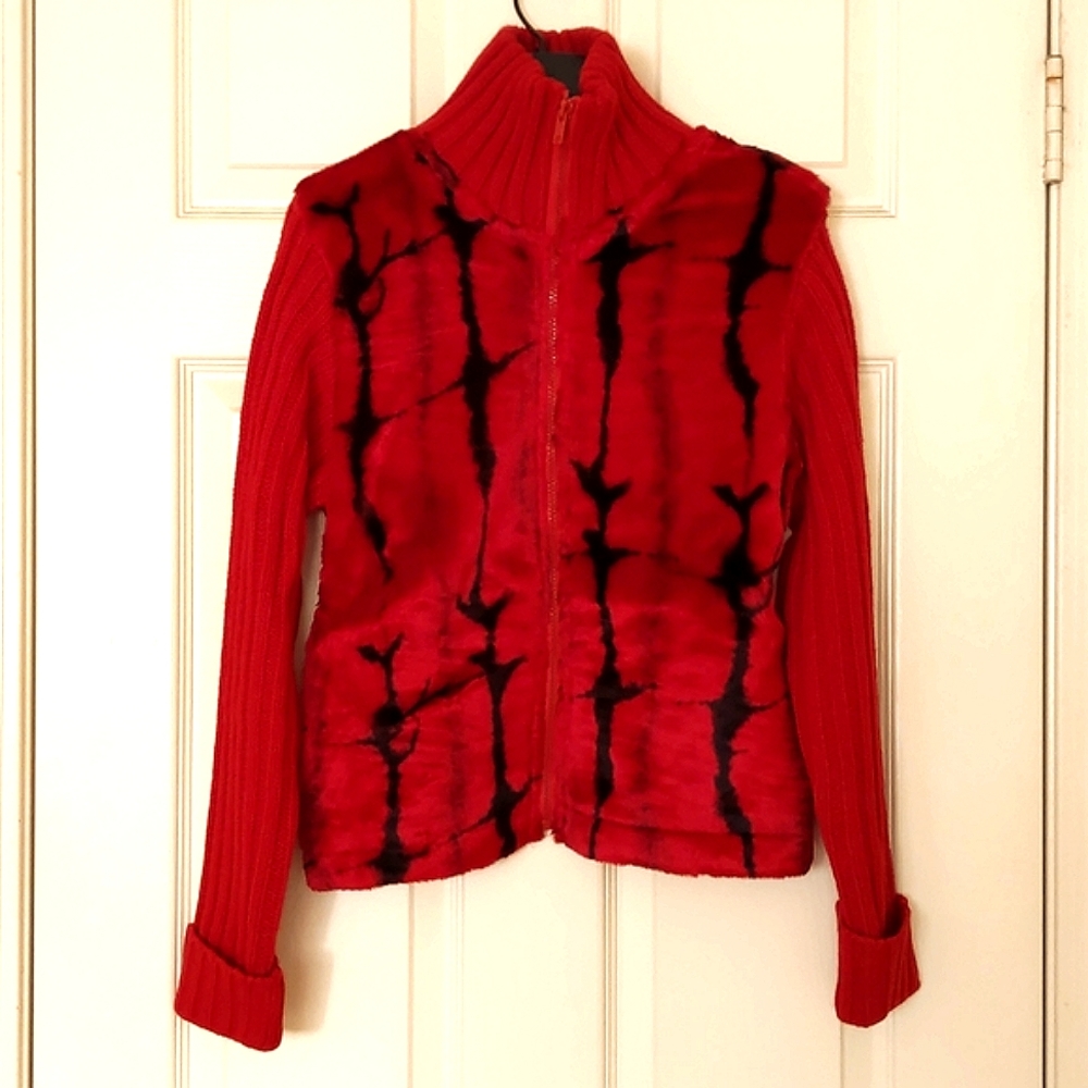 NWT. Junior Full zip cardigan sweater with fluffy print front and high neck.